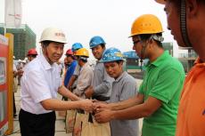 江苏省住建厅领导慰问集团万科九都荟项目
